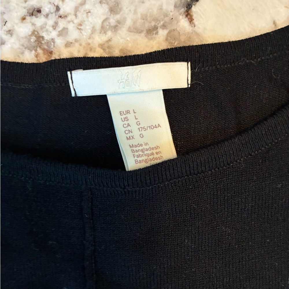 H&M Women's Black Crewneck Sweater.   L - Picture 2 of 7